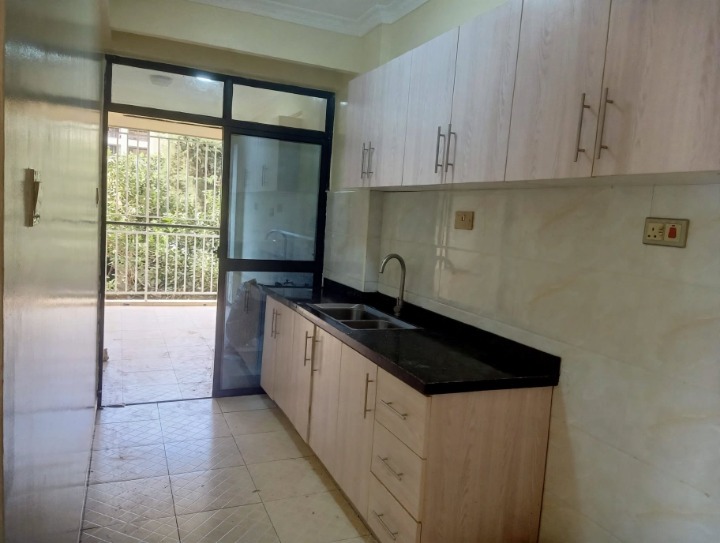 3 BEDROOM APARTMENT + SQ FOR RENT - LAVINGTON