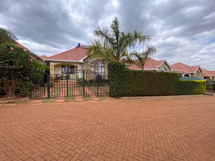3 BEDROOM BUNGALOW FOR SALE - KENYATTA ROAD