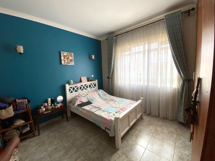 3 BEDROOM BUNGALOW FOR SALE - KENYATTA ROAD