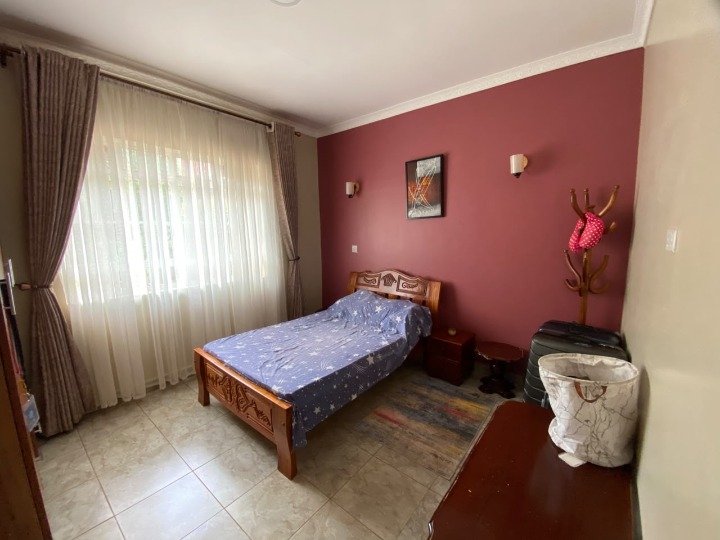 3 BEDROOM BUNGALOW FOR SALE - KENYATTA ROAD