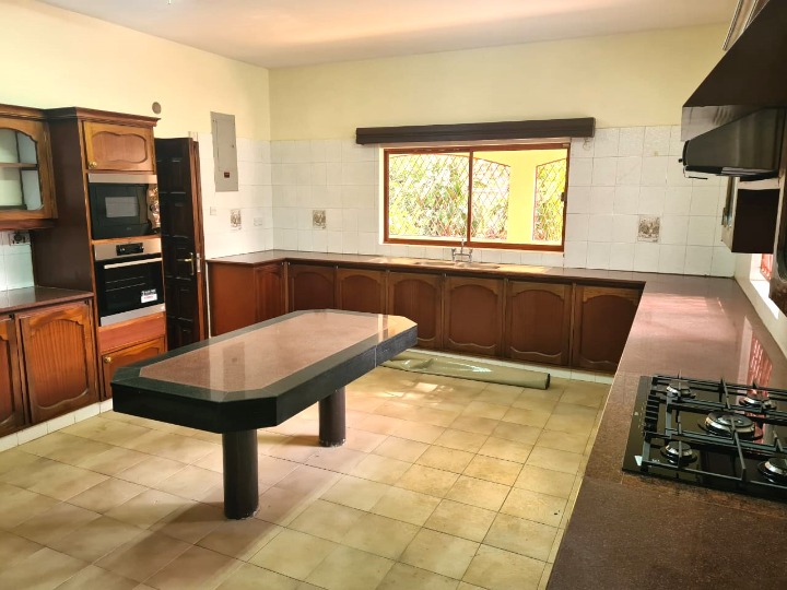 NEW MUTHAIGA - 4 BEDROOM HOUSE + DSQ FOR RENT