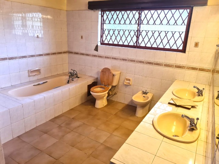 NEW MUTHAIGA - 4 BEDROOM HOUSE + DSQ FOR RENT