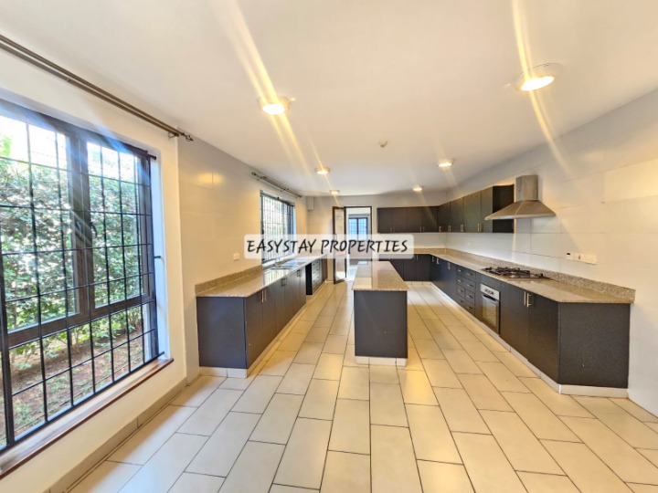 RUNDA | 5-BEDROOM TOWNHOUSE TO LET