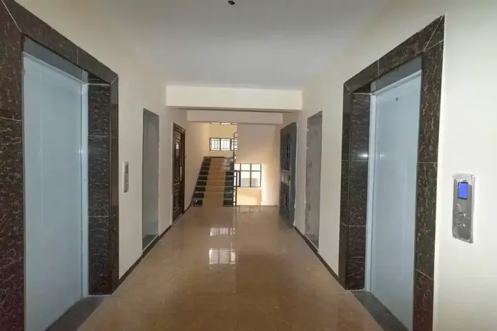 3 BEDROOM APARTMENT + SQ TO LET - LAVINGTON