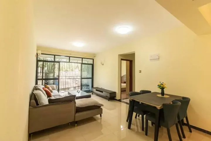 3 BEDROOM APARTMENT + SQ TO LET - LAVINGTON