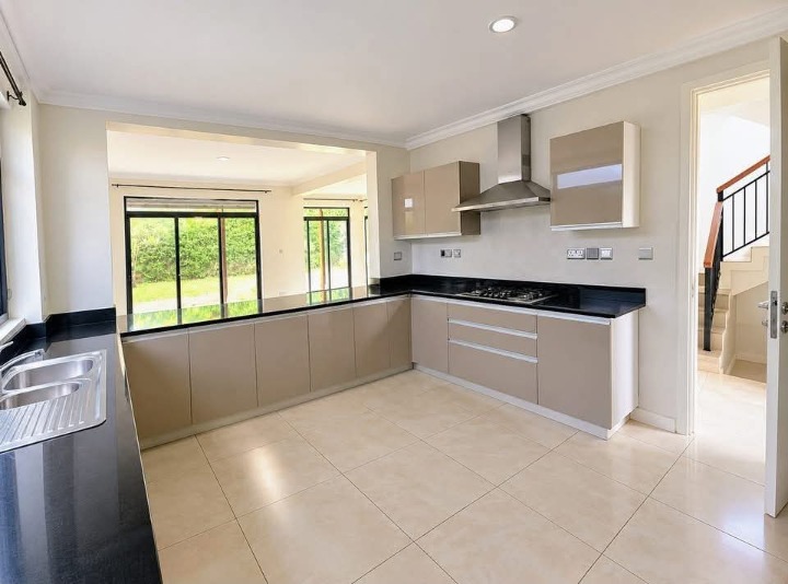 4-BEDROOM VILLA + DSQ FOR RENT - RUNDA
