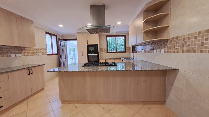 5 BEDROOM TOWNHOUSE FOR RENT - SPRING VALLEY