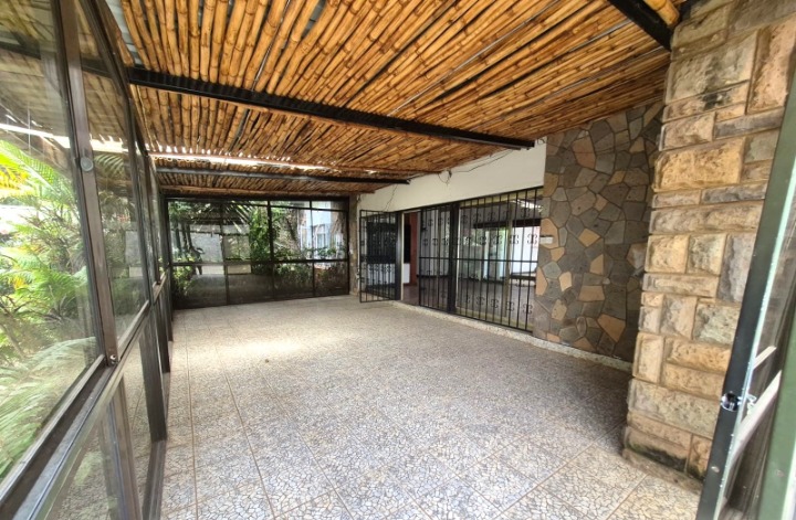 6 BEDROOM MANSION + DSQ FOR RENT - LAVINGTON