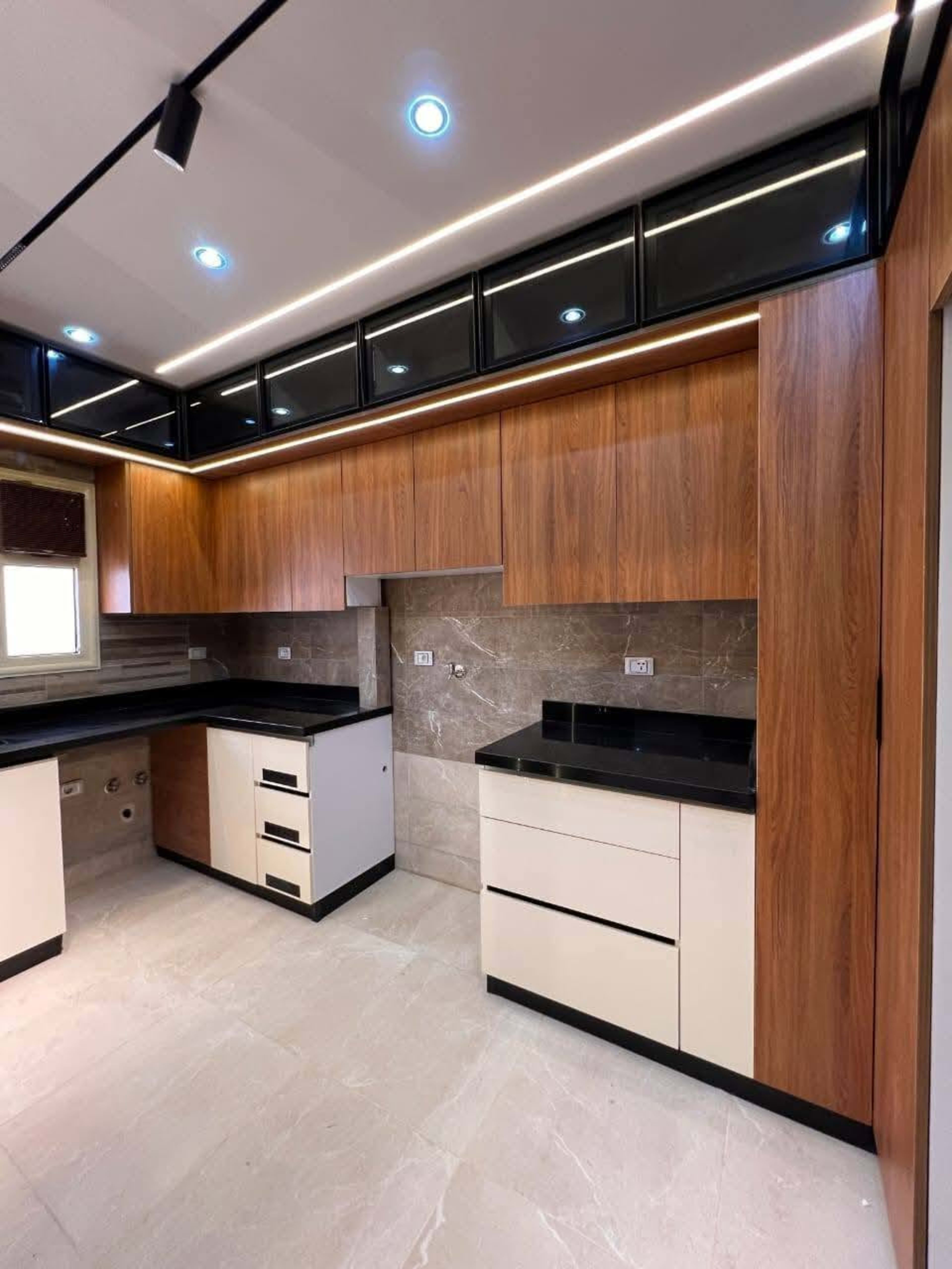 250 sqm Apartment for rent in Sheikh Zayed 2