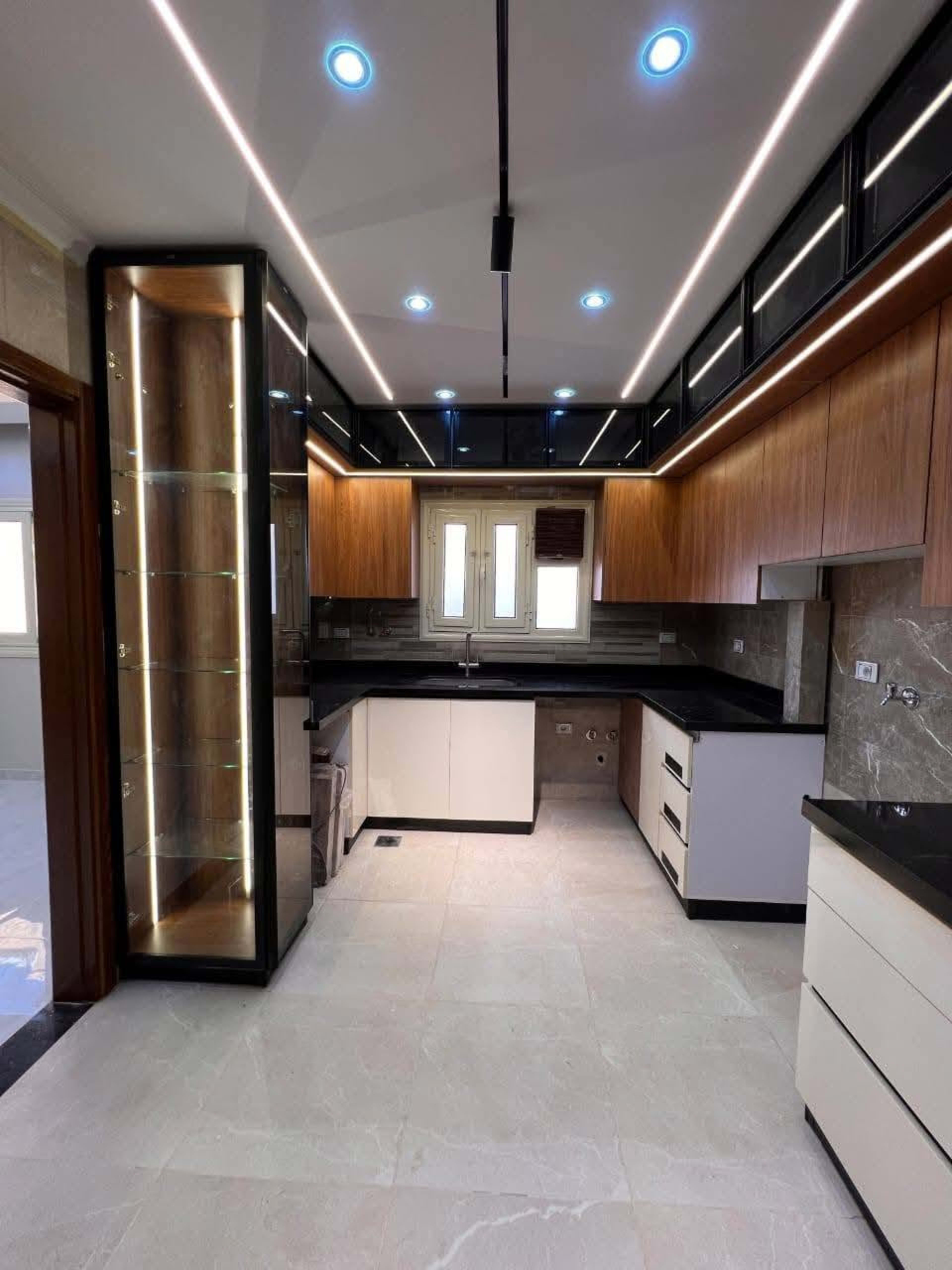 250 sqm Apartment for rent in Sheikh Zayed 3