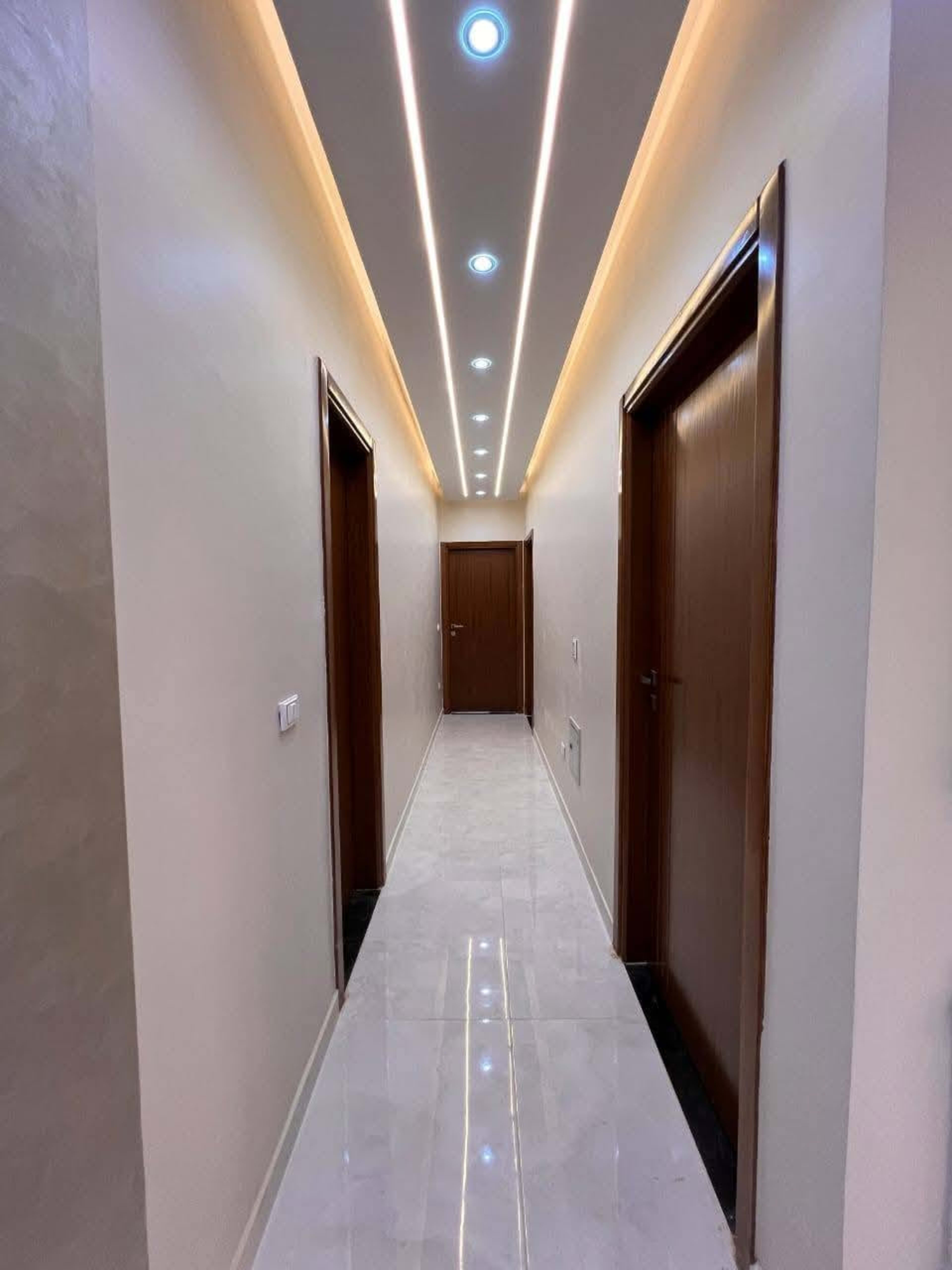 250 sqm Apartment for rent in Sheikh Zayed 4