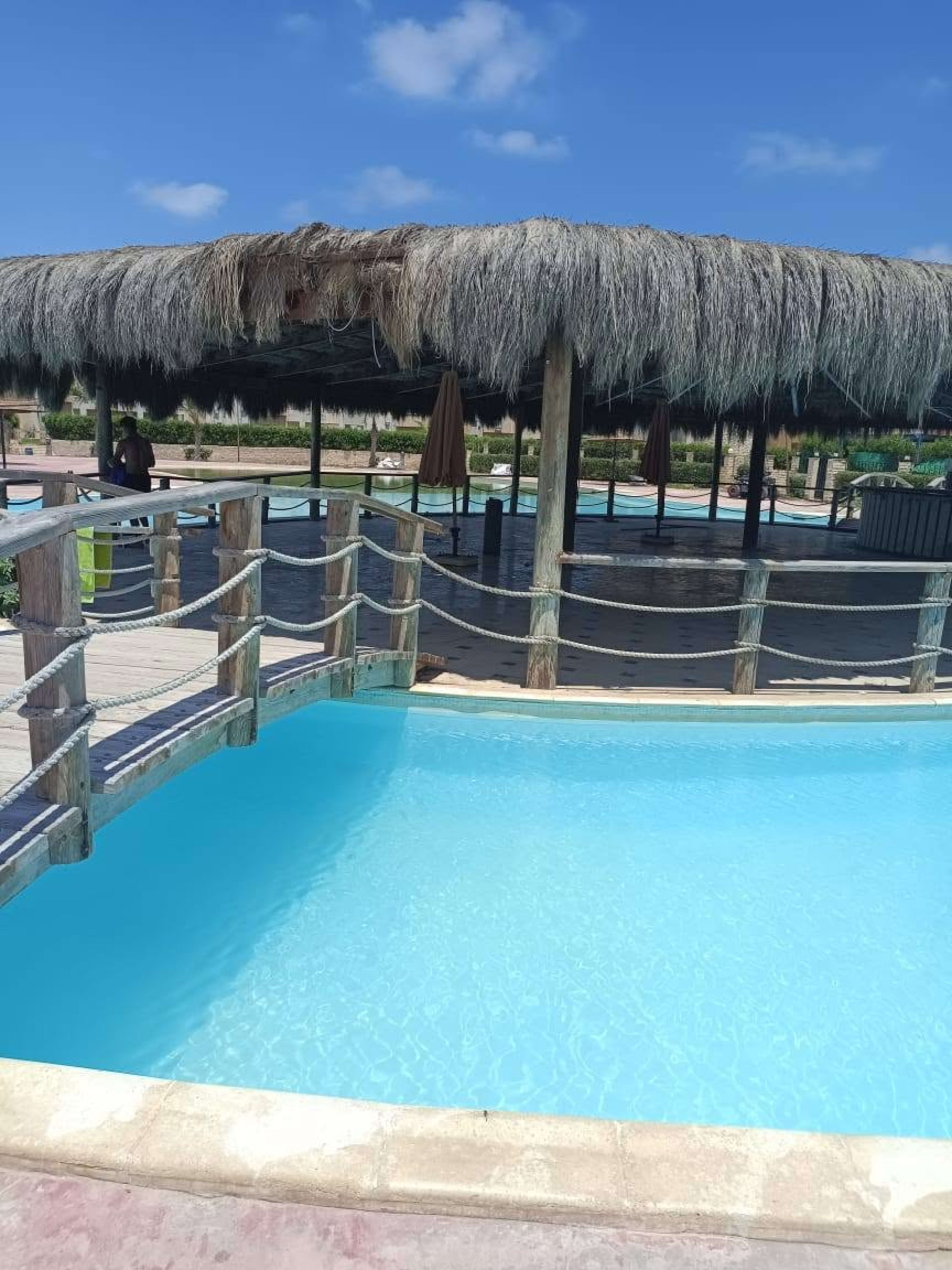 Ground floor 3-bedroom chalet with garden for rent in North Coast 4