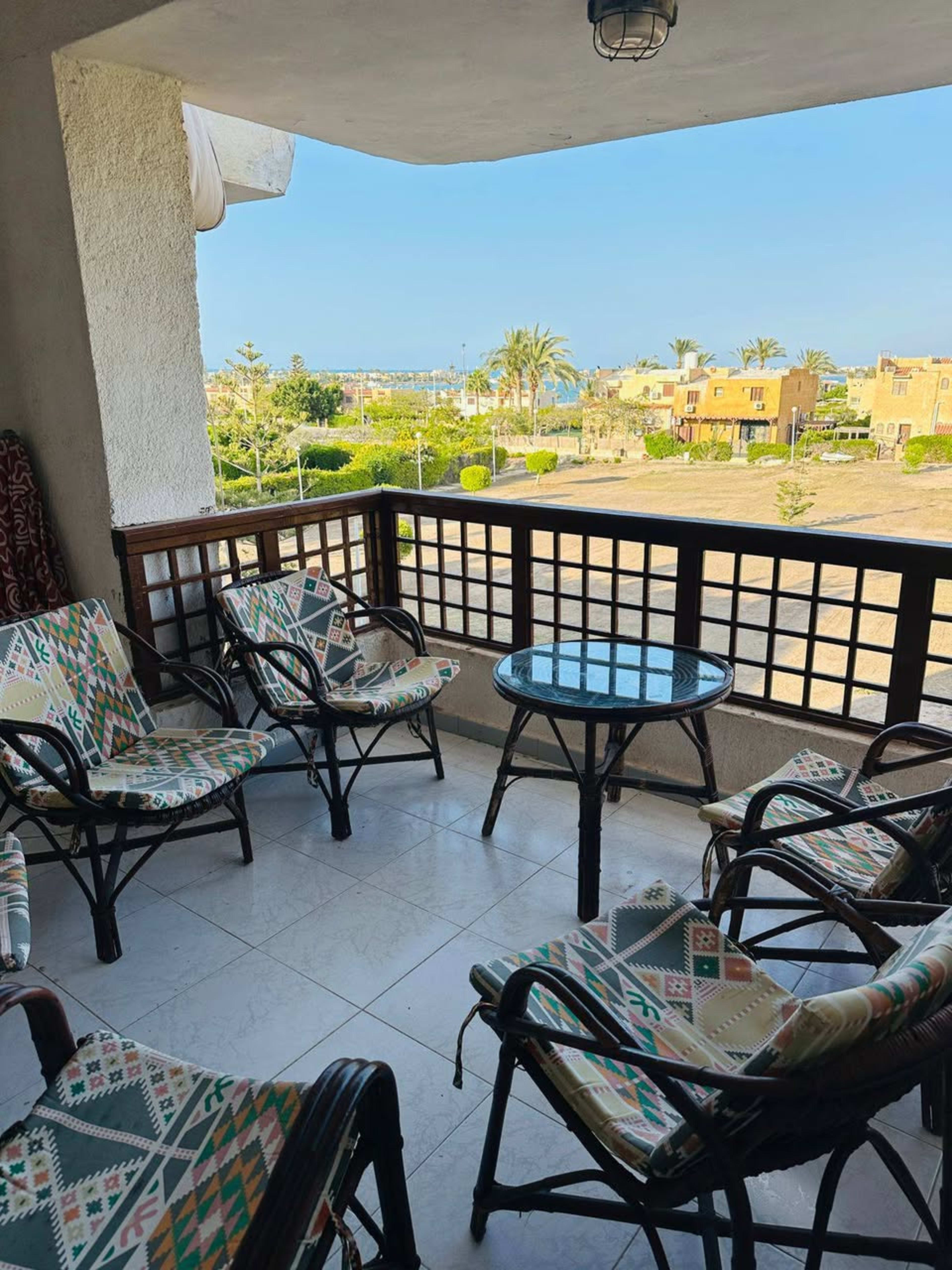 شاليه 2 غرف للإيجار في مارينا 4 2