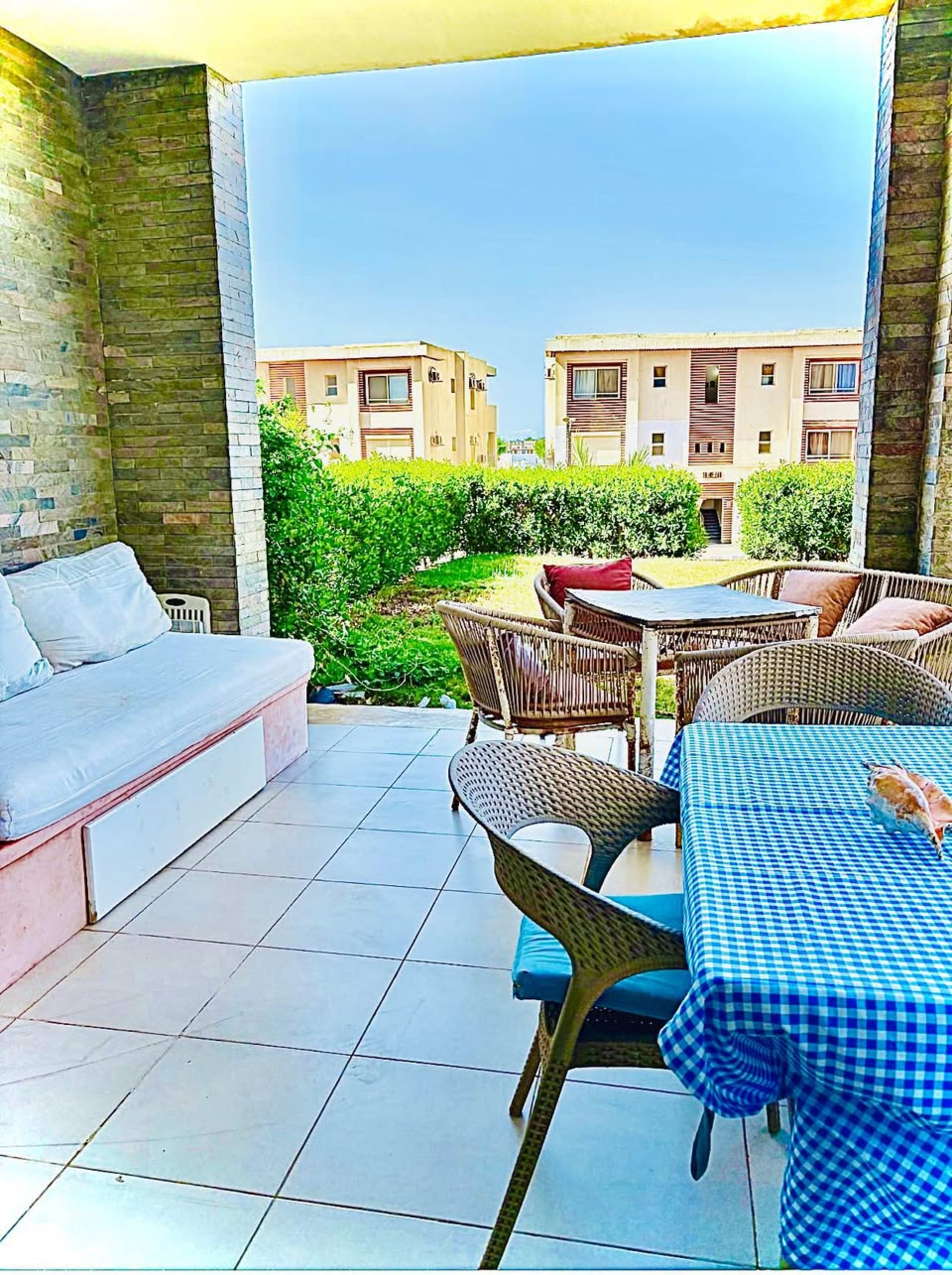 Ground floor chalet with garden for rent in Amwaj 1