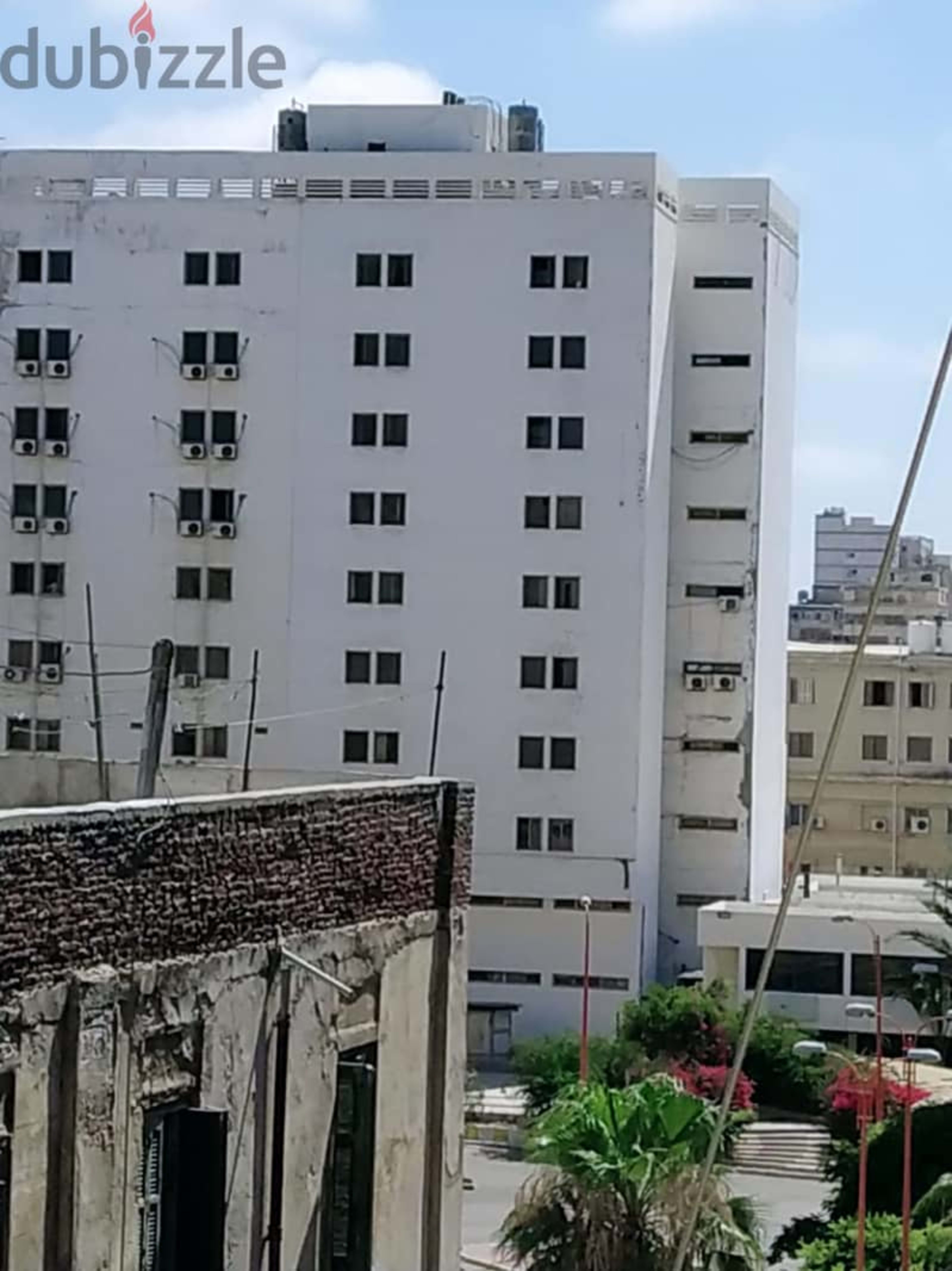 شقه للايجار شارع شامليون امام المجمع الطبى مباشرة 1