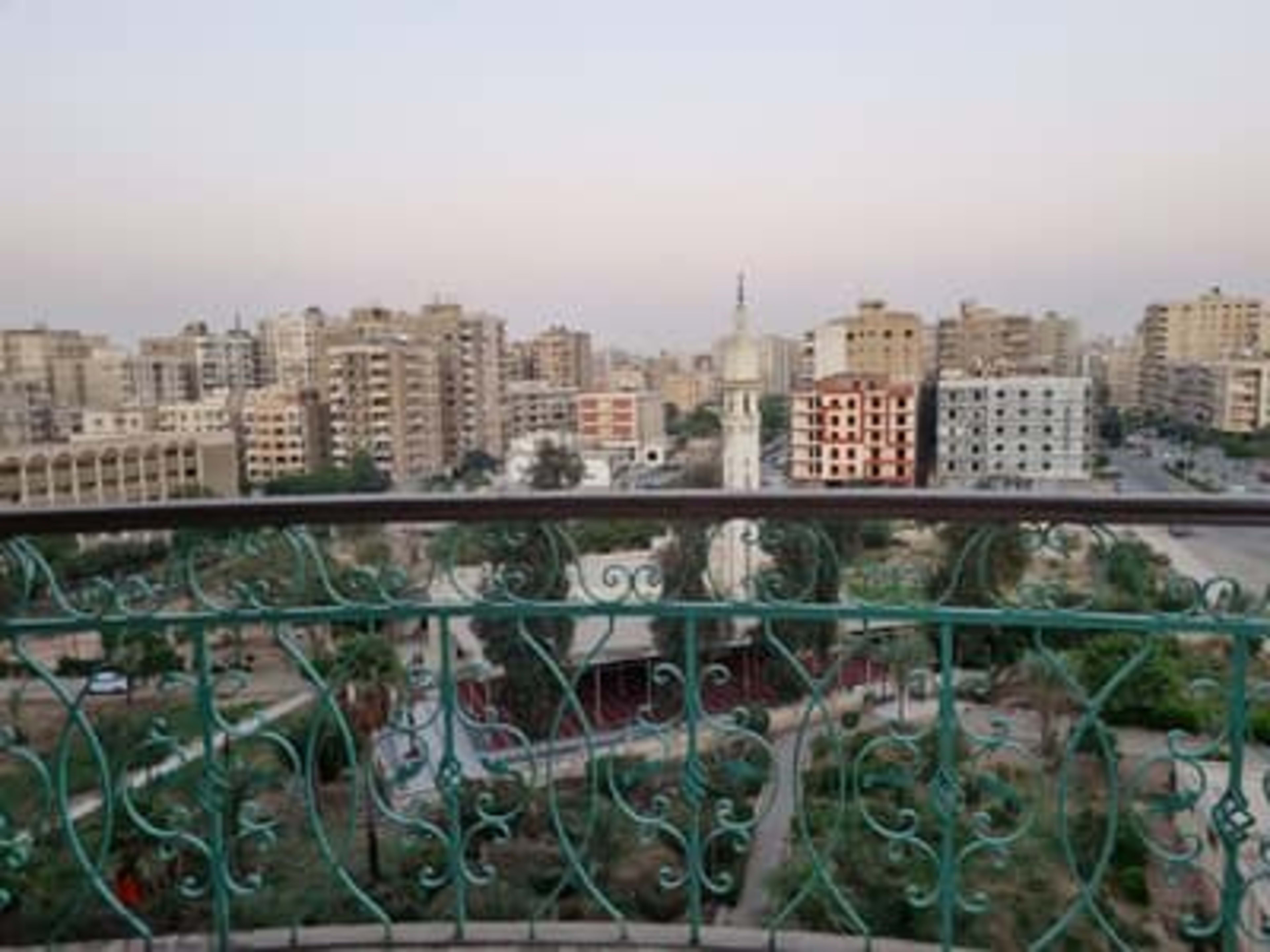 شقه مفروشه للايجار السنوي من المالك علي حديقة كبيره مكيفه وفرش فندقي 2