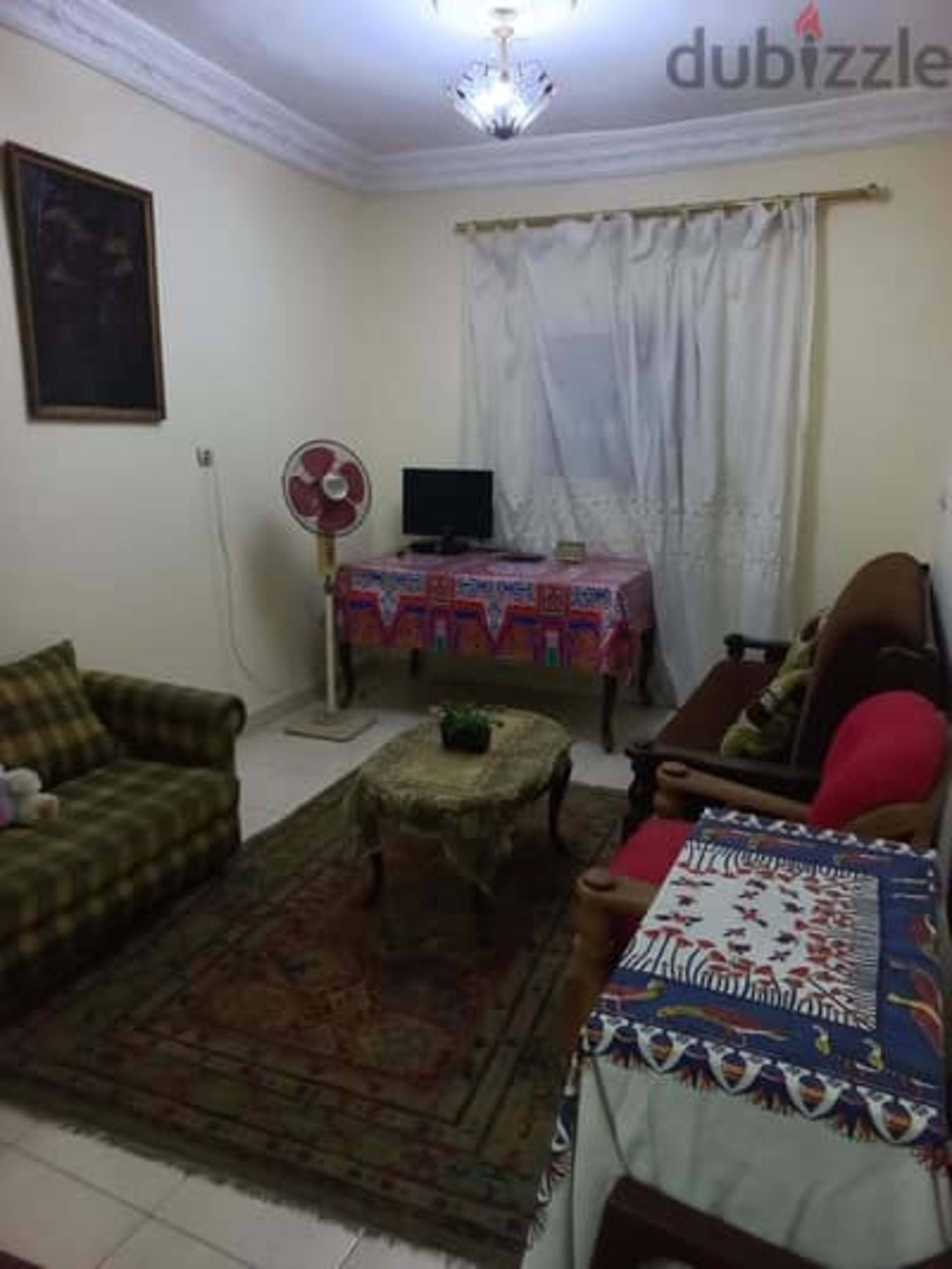 شقة مفروشة سكني جميع الاجهزة بحري ببلكونة وغير مجروحة علي شارع واسع 3