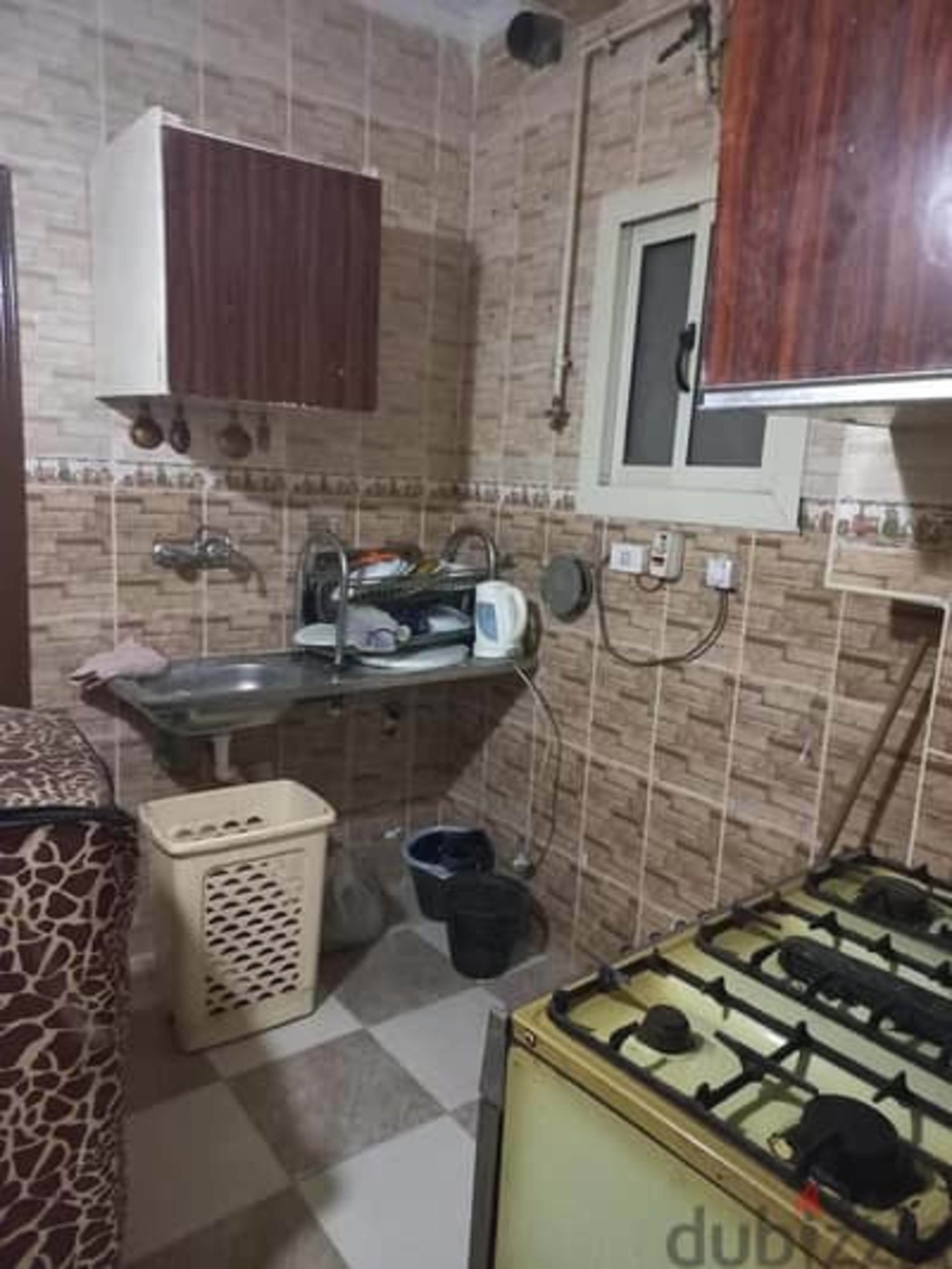 شقة مفروشة سكني جميع الاجهزة بحري ببلكونة وغير مجروحة علي شارع واسع 4