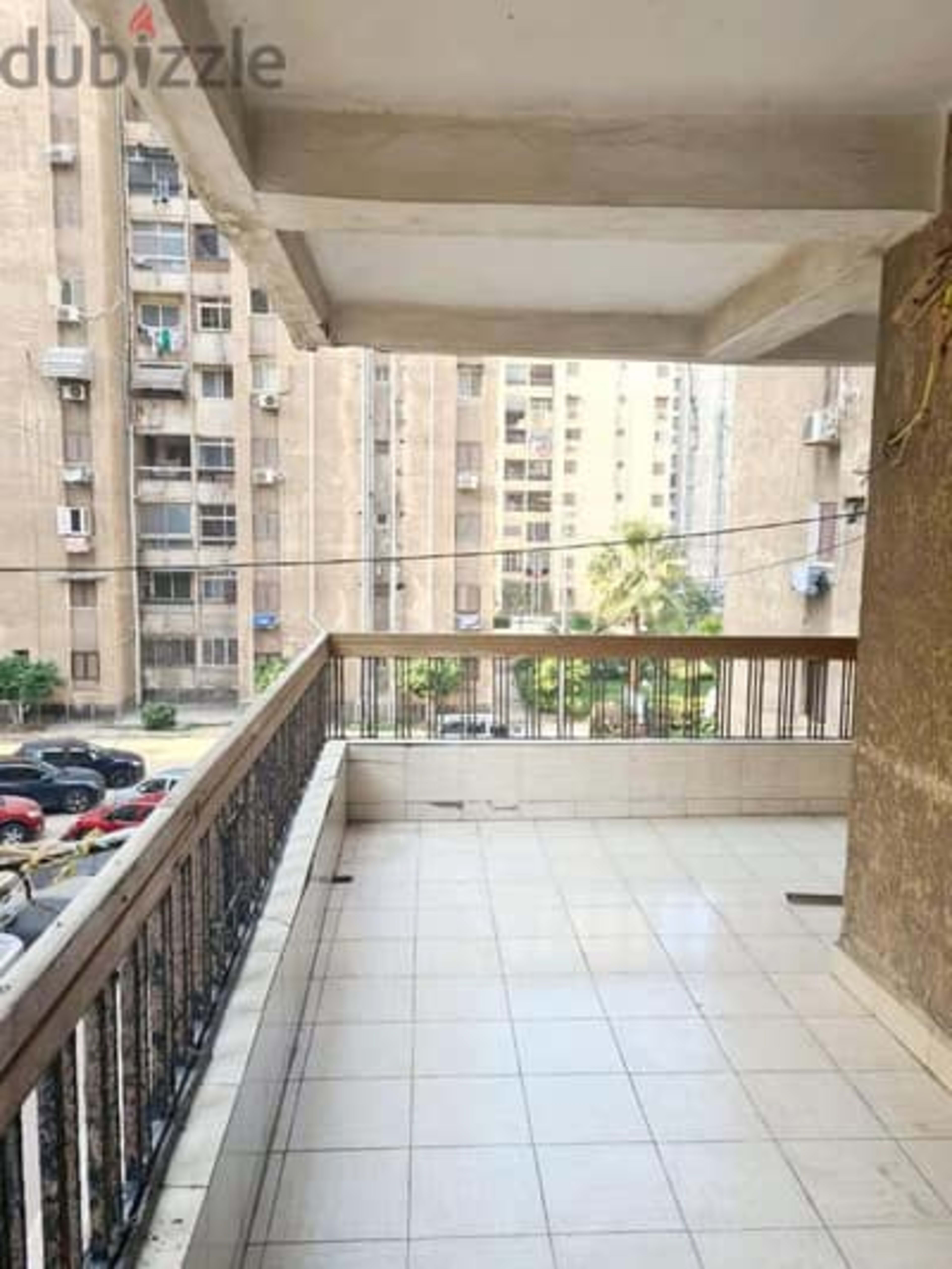 للايجار السنوي شقه 150 متر 3 غرف عمارات الضباط مصطفي كامل 2