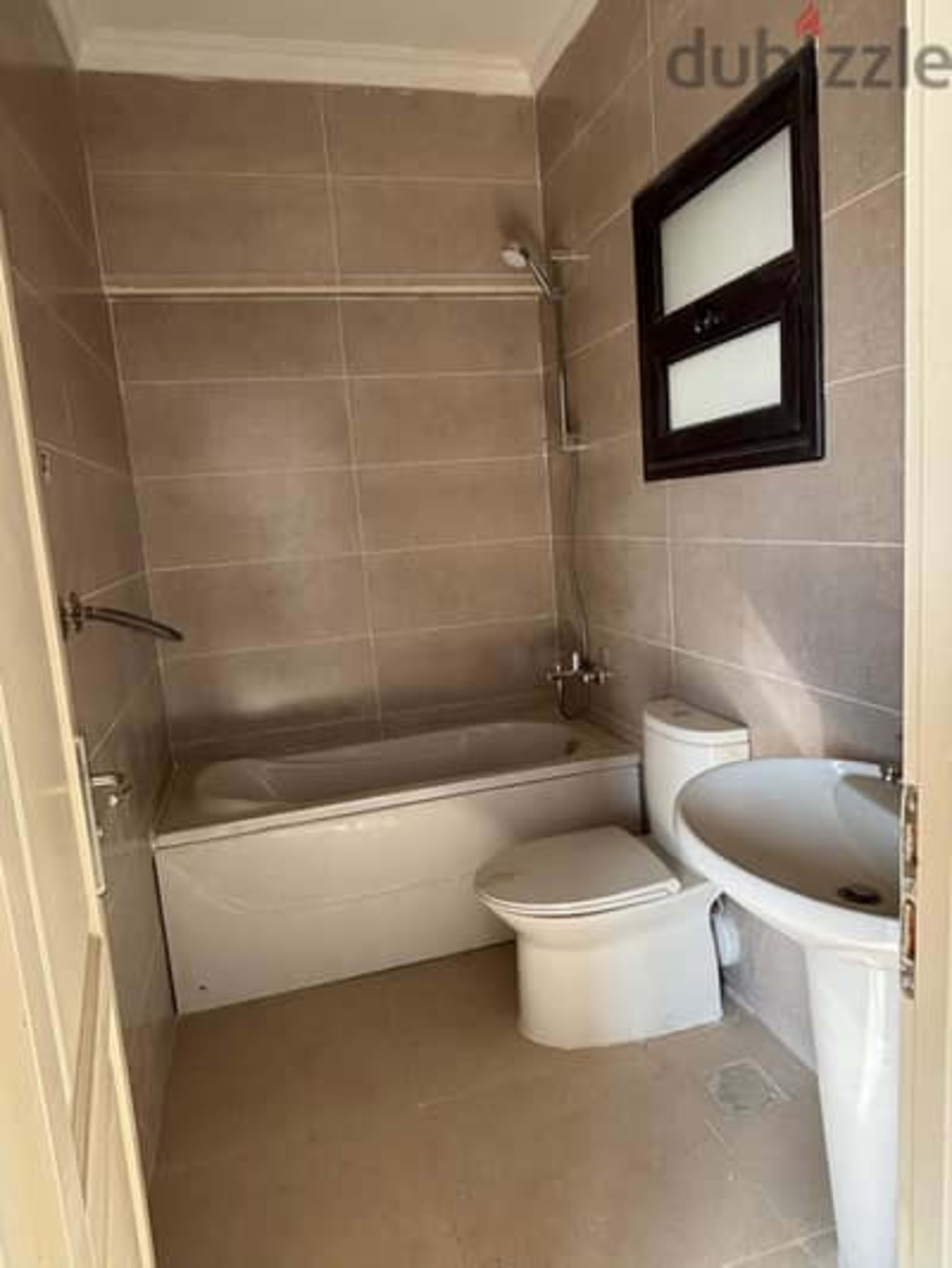 للايجار اول سكن b8 بمدينتى 5