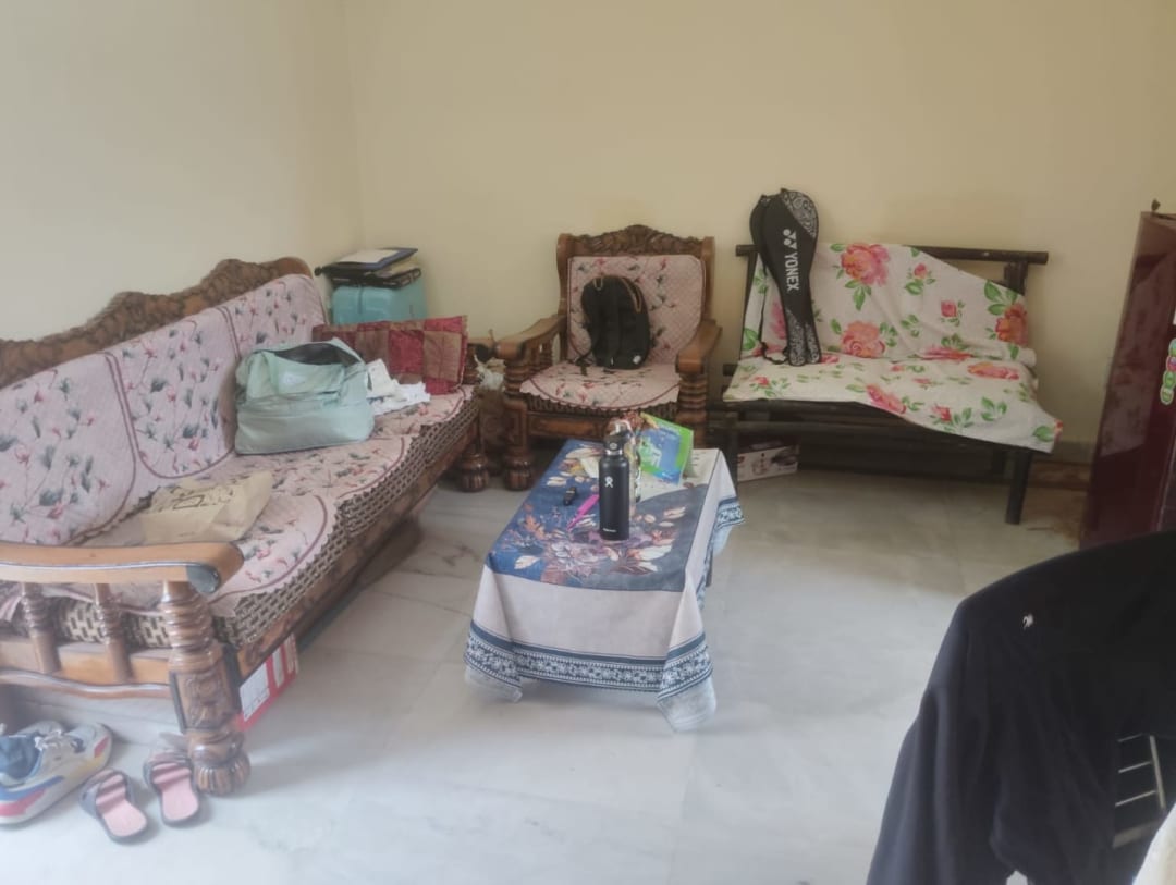 1 bhk independent 2nd floor opp Sec 56 HUDA Market for family or bachelors, should be working in a reputed company. 