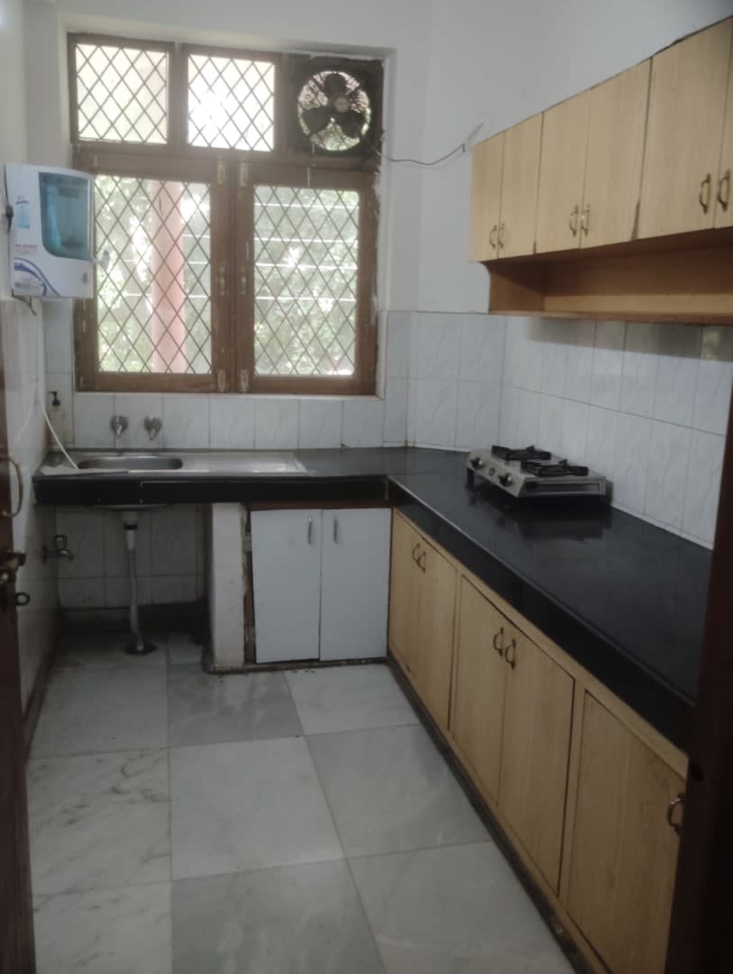 2 bhk independent 1st floor opp Sec 56 HUDA Market for family or bachelors, should be working in a reputed company.