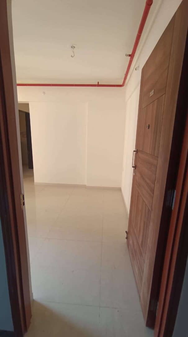 Brand New 1 BHK for Rent – Trinity Paradise, Shilphata Be the first to live in this brand-new 1 BHK apartment at Trinity Paradise, Shilphata. The flat is freshly handed over, unused, and ideal for a working professional or small family looking for a clean and peaceful home. Property Highlights: 🏡 Brand-new 1 BHK – never occupied 📐 Approx. 490 sq. ft. ✨ Clean and unused interiors 🏢 Located in a secure gated community 🏋️ Well-equipped gym 🏃 Jogging track 🧒 Children's play area 🔋 Power backup 🛗 Lift & intercom facility 🔥 Fire-safety arrangements 💧 Rainwater harvesting ♻️ Waste treatment facility 🔐 24/7 security