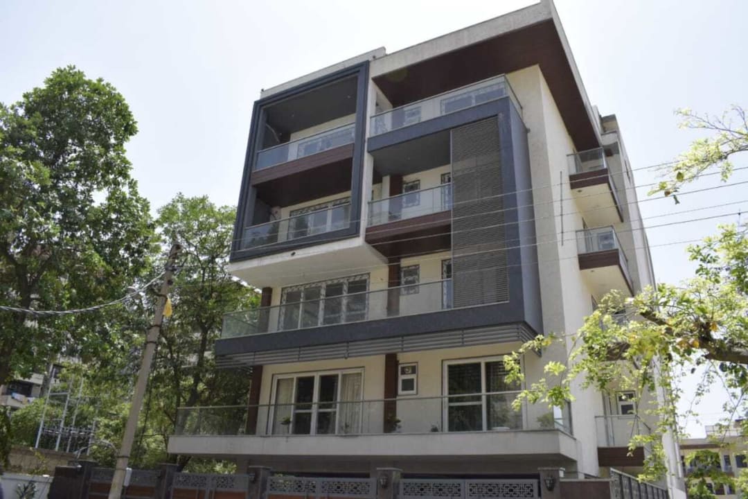 4 BHK Luxury Floor On Rent On Golf Course Road
