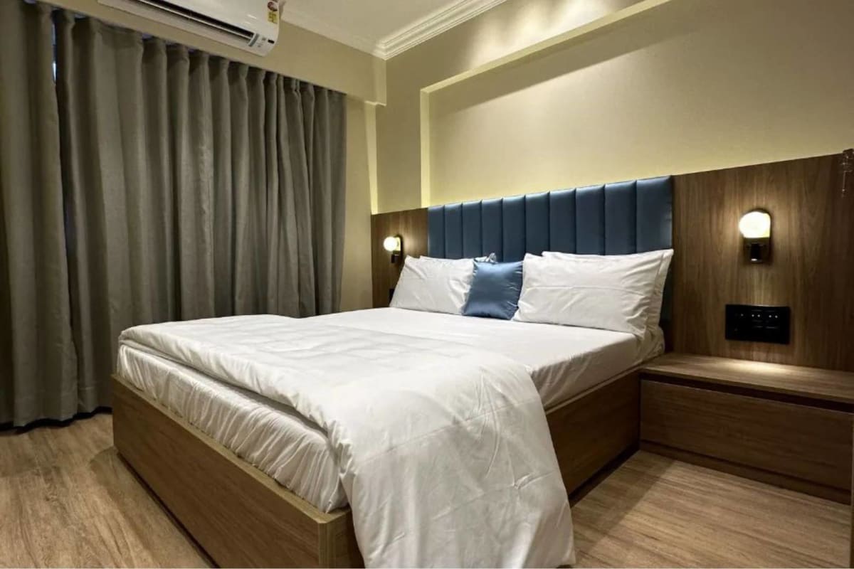 Move-In Ready Furnished Studio in Khar West with Skyline Views