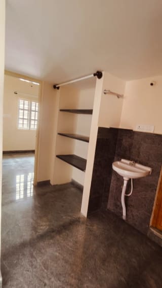 SPACIOUS house 2bhk with balcony open to garden area, photo 3