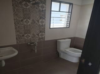 Spacious 2BHK near Metro station., photo 3