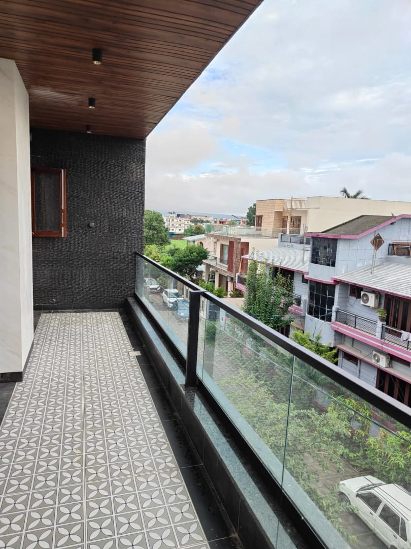 newly constructed premium look 2 months old independent 3 bhk floor for rent