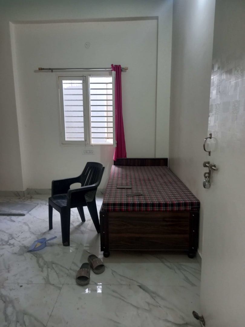 Quiet studio near campus