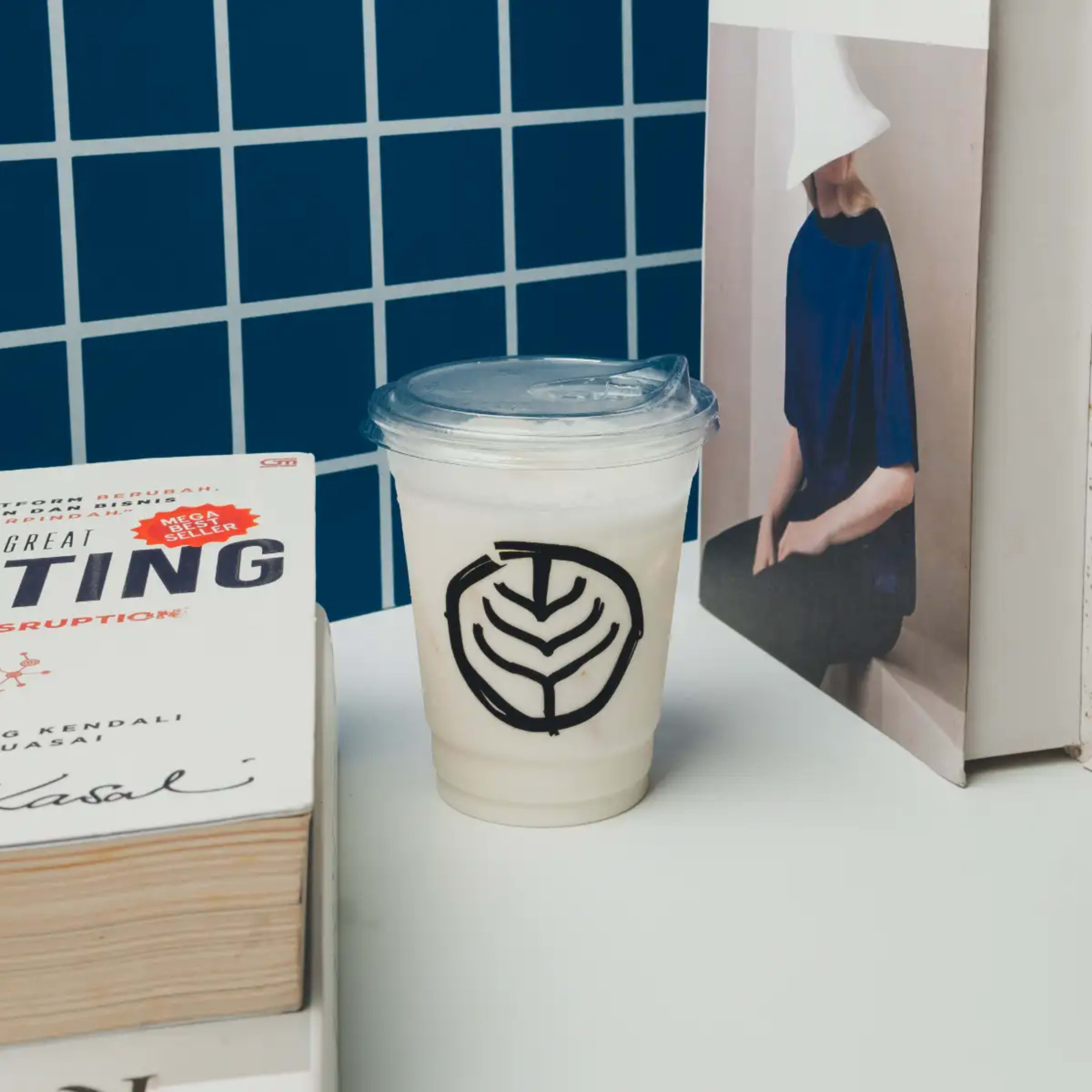 ICED LYCHEE LATTE