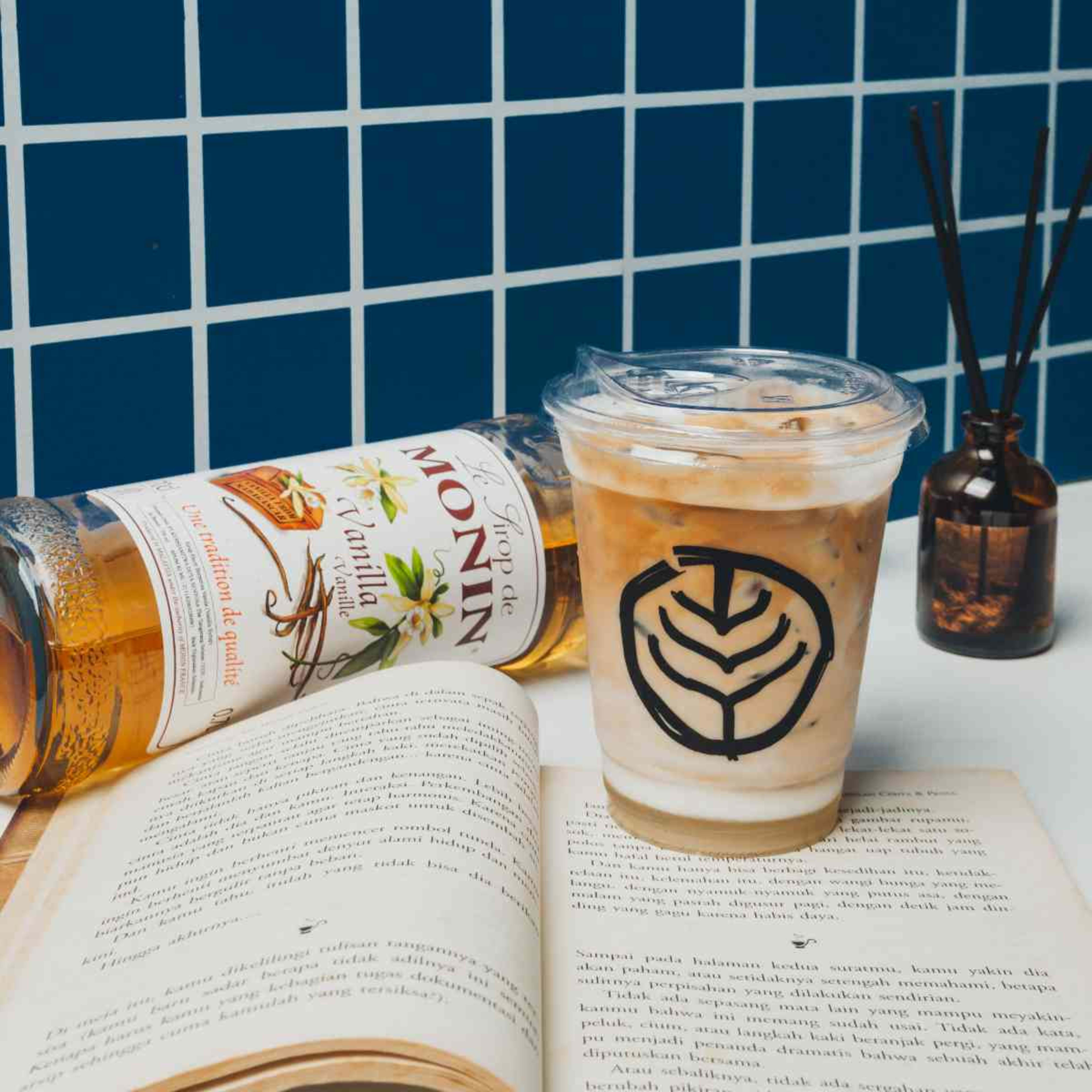 ICED VANILLA LATTE