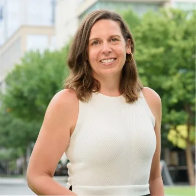 Mandy Geyer Headshot