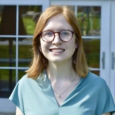 Molly Ahern Headshot