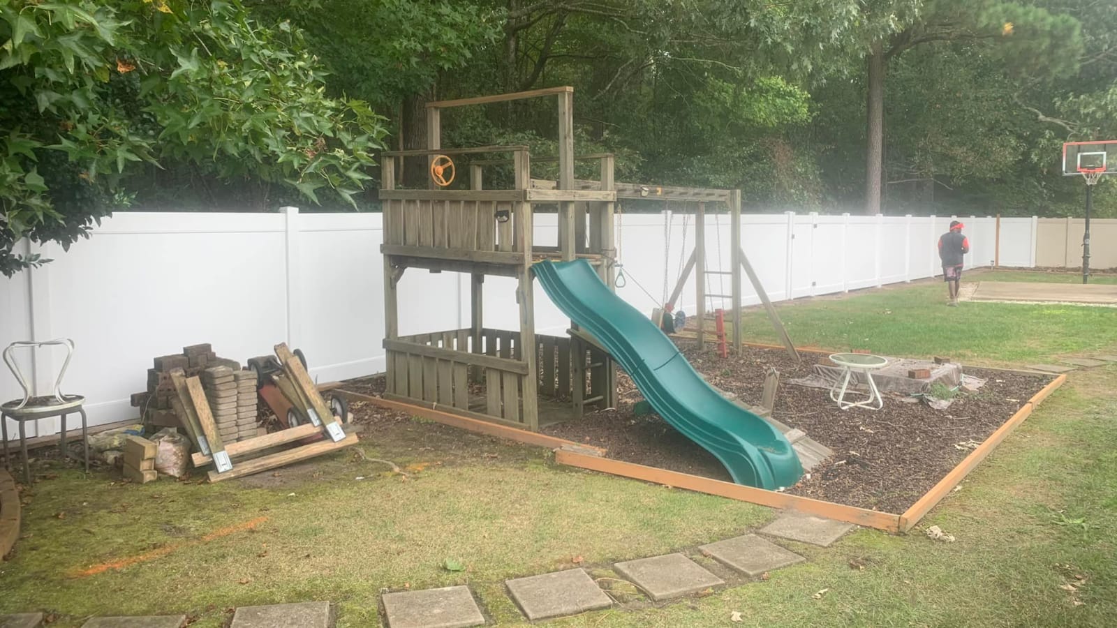 Vinyl privacy fence installed in Virginia Beach by Kempsville Fence