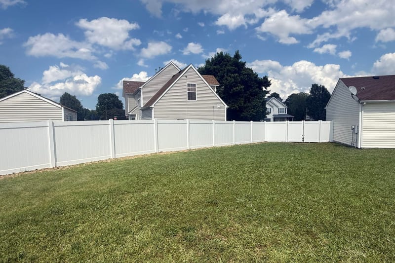 Vinyl privacy fence installation in Suffolk VA by Kempsville Fence — photo 4