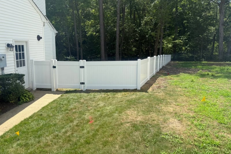 4 foot vinyl privacy fence installation in northern Suffolk VA by Kempsville Fence — photo 2