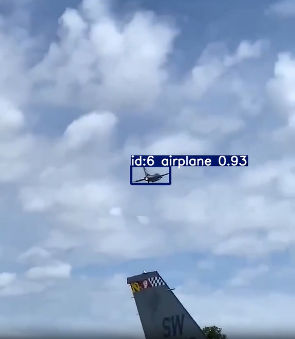 Airplane Tracking with YOLOv8