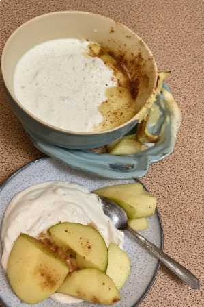 Skyr og epli (Skyr and Apple)