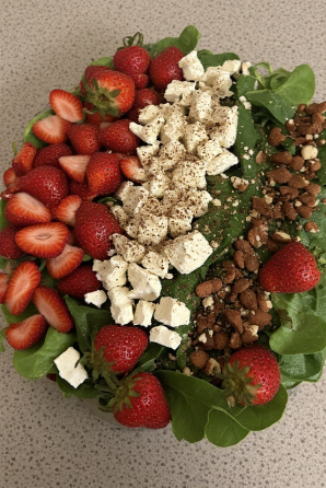 Spínat og jarðarberjasalat (Spinach Strawberry Salad)