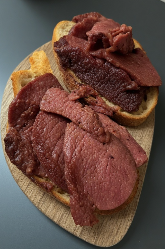 Rúgbrauð með hangikjöti (Rye Bread with Smoked Lamb)