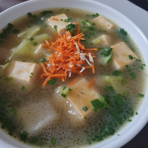 Gaeng Jued Taohu (Clear Tofu Vegetable Soup)