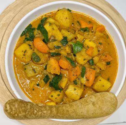 Kaeng Kari Pak (Mild Yellow Vegetable Curry)