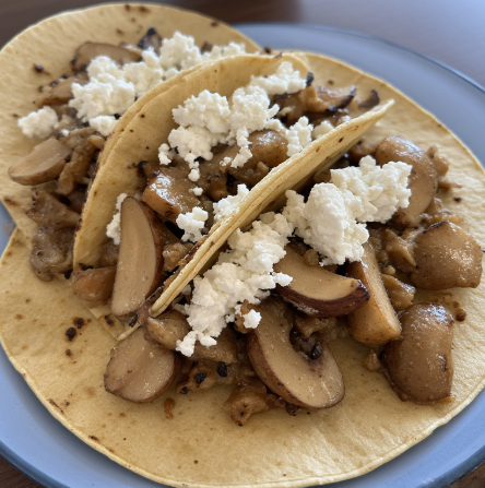 Taco de Hongos Silvestres con Queso de Cabra