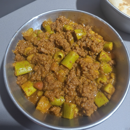 Derere ne Nyama (Zimbabwe - okra with meat)