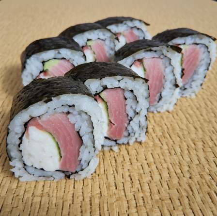 Maki Sushi - Tekka Maki (Tuna Roll)