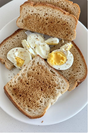Rúgbrauð með eggi (Rye Bread with Egg)